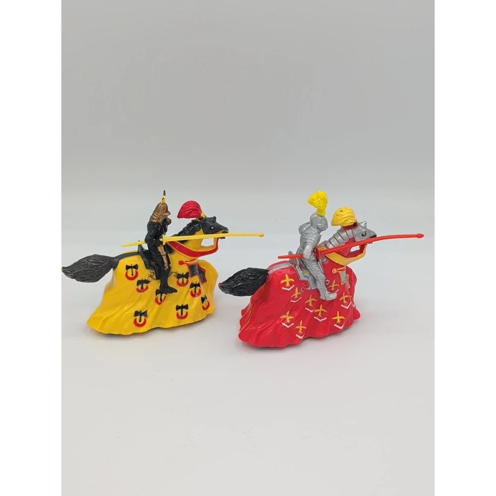 Britains 1988 Vintage Jousting Pull Back Horse Knights Toy Soldiers Lot of 2